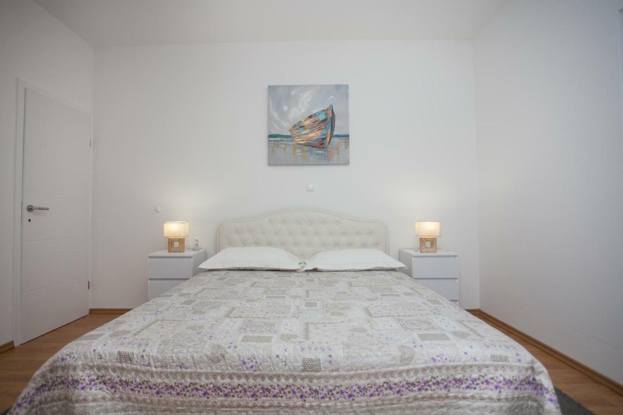 Villa Zrinka **** Svinisce Bagian luar foto